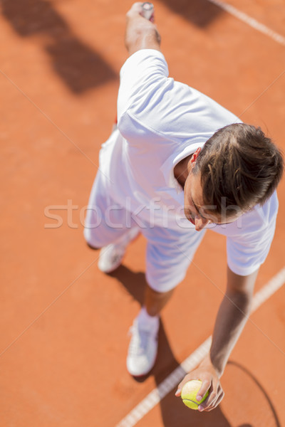 Joven jugando tenis hombre deporte jóvenes Foto stock © boggy