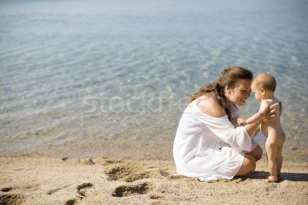 Moeder vergadering strand zomer water Stockfoto © boggy