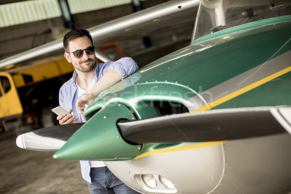 Guapo jóvenes piloto avión hombres club Foto stock © boggy