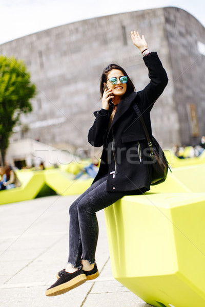 şedinţei oraş telefon mobil urban fată Imagine de stoc © boggy