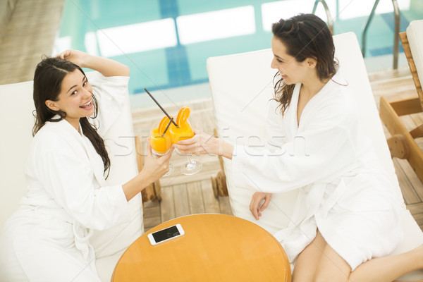 Twee jonge dames badjas spa Stockfoto © boggy