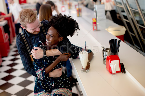 情侶 擁抱 酒吧 用餐者 視圖 食品 商業照片 © boggy