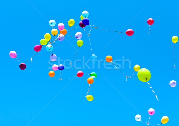 Viele Ballons fliegen Himmel blauer Himmel Party Stock foto © Borissos