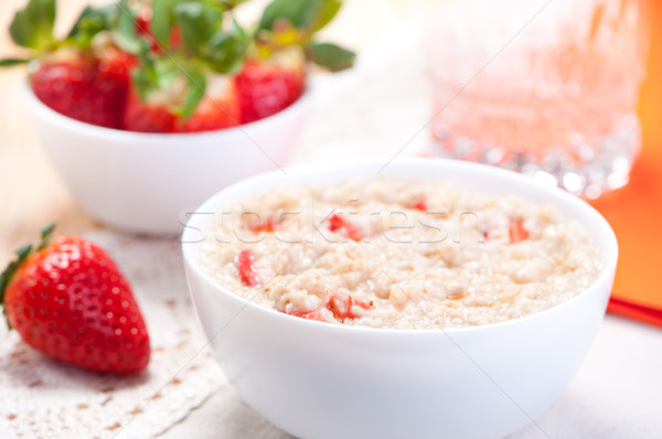Melk vers aardbeien bessen voedsel Stockfoto © borysshevchuk