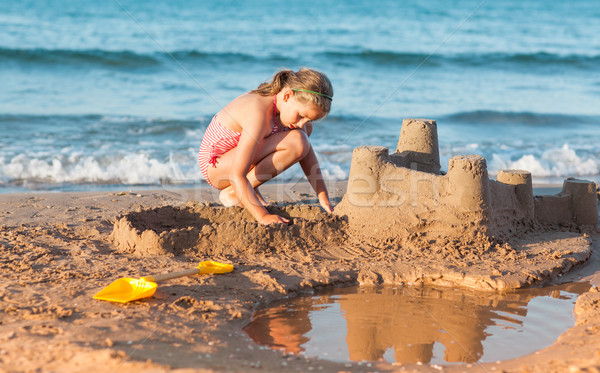 [[stock_photo]]: Enfant · sandcastle · plage · eau · famille