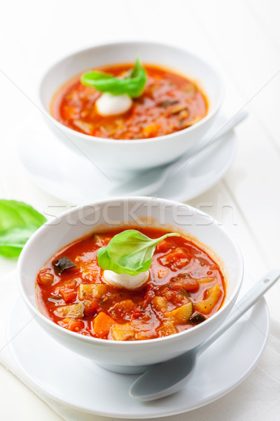 Supă făcut în casă branza mozzarella busuioc alimente Imagine de stoc © brebca