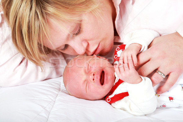 Choro bebê mãe amor criança cama Foto stock © brebca