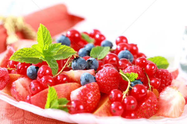 Friss bogyók finom felszolgált tál piros Stock fotó © brebca