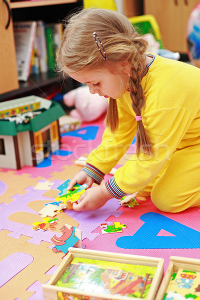 Сток-фото: Cute · ребенка · играет · головоломки · детей · домой