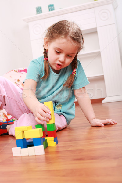 Stockfoto: Aanbiddelijk · meisje · spelen · blokken · kinderen · bouw