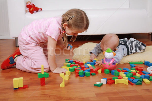 Сток-фото: прелестный · детей, · играющих · блоки · вместе · девушки · ребенка