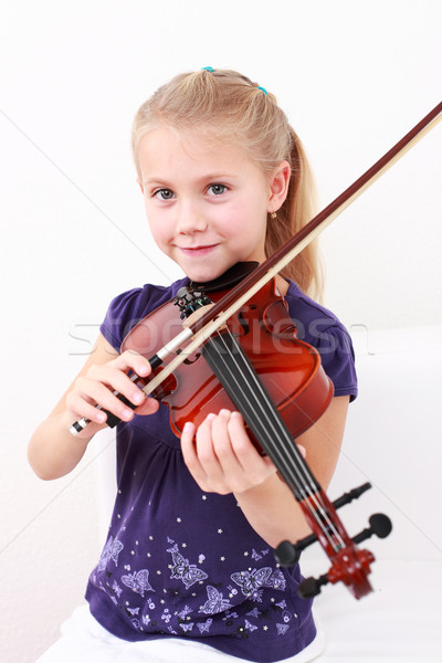 ストックフォト: 女の子 · 演奏 · バイオリン · かわいい · 子供 · 子