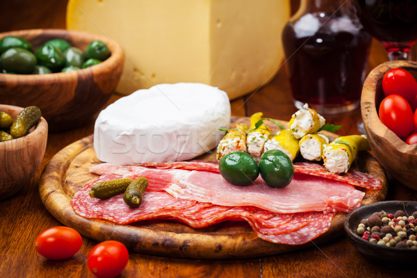 [[stock_photo]]: Restauration · fromages · pain · salami · alimentaire · dîner
