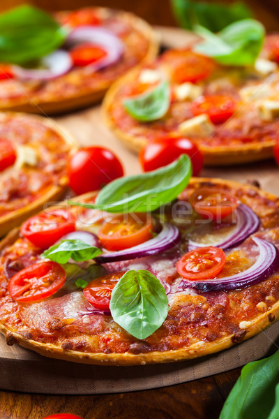Pizza traditionellen Salami Käse Leben Essen Stock foto © brebca