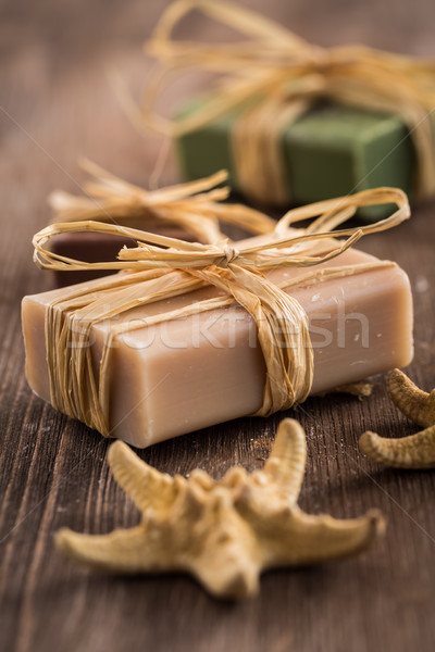 手工制造    肥皂    木    手    身体 / bars of handmade soap
