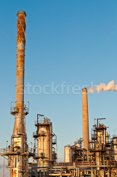 Rafineri akşam bitki borular soğutma towers Stok fotoğraf © brianguest