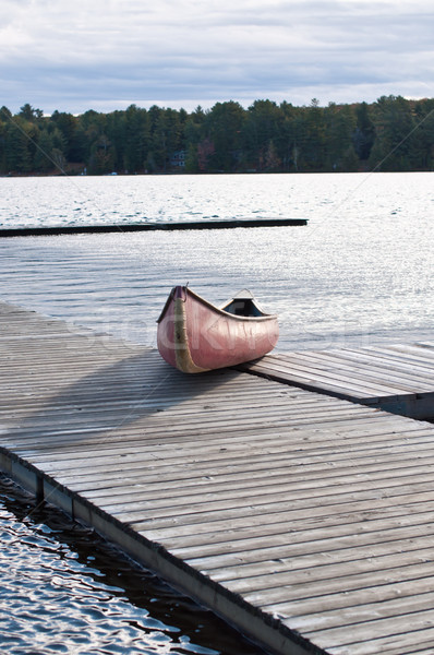 Canoe doc ontario Canada roşu in sus Imagine de stoc © brianguest