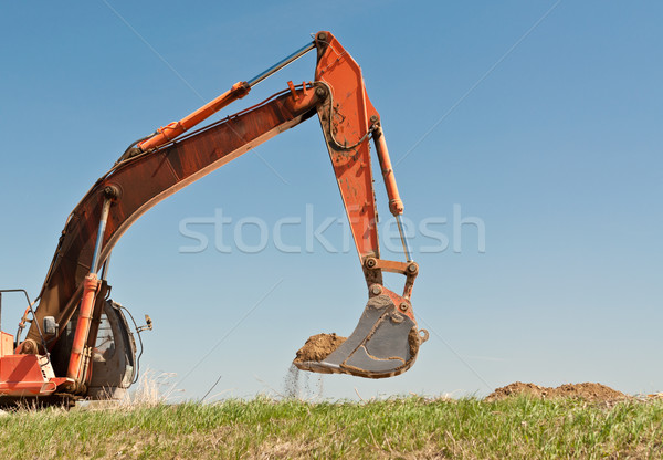 Hidráulico escavadora braço balde gramíneo grama Foto stock © brianguest