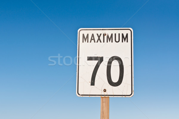 Maximale Zeichen Verkehrszeichen geknackt Oberfläche Autobahn Stock foto © brianguest