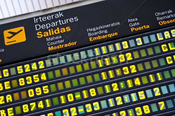 Plecari bord aeroport informaţii ecran săgeată Imagine de stoc © broker