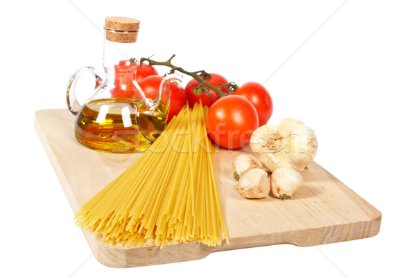 Paradicsomok olívaolaj fokhagyma spagetti izolált fehér Stock fotó © broker
