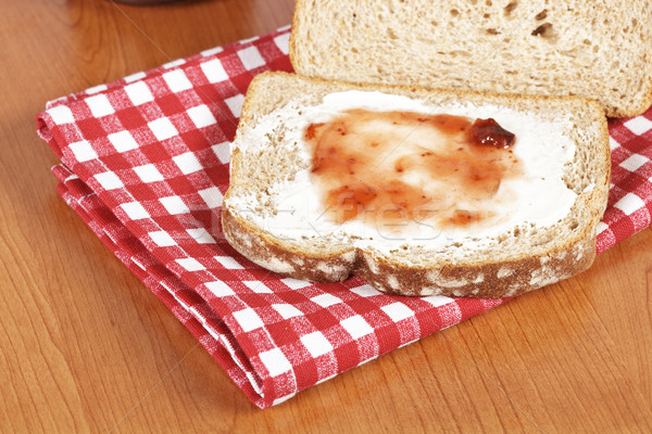 Gezonde ontbijt toast boter aardbei jam Stockfoto © broker