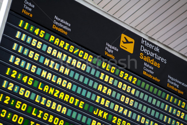 Gidiş tahta havaalanı bilgi ekran ok Stok fotoğraf © broker