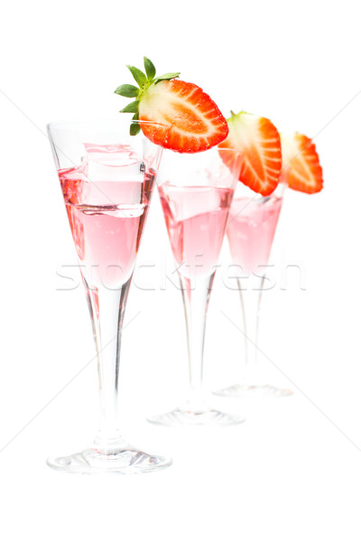 [[stock_photo]]: Trois · verres · fraise · cocktail · fraîches · glaçon