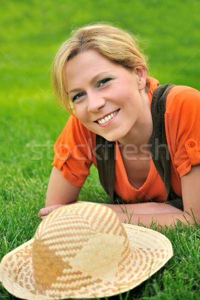 Stockfoto: Jonge · vrouw · leggen · gras · vrouw · natuur · zomer