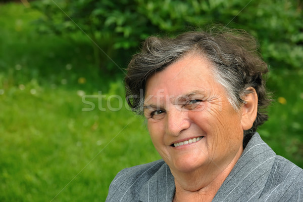 Altos mujer sonriente mujer feliz naturaleza verano Foto stock © brozova