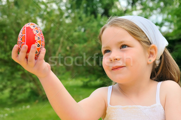 Little girl ovo de páscoa primavera feliz natureza Foto stock © brozova