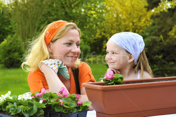 Foto stock: Mãe · filha · jardinagem · tempo · mulher · mãos