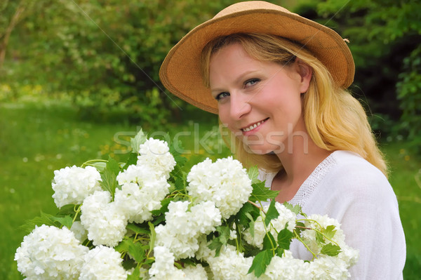 Jonge vrouw vrouw bloem gelukkig natuur zomer Stockfoto © brozova