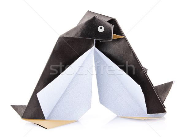 Cuplu iubitor pinguin origami izolat alb Imagine de stoc © brulove