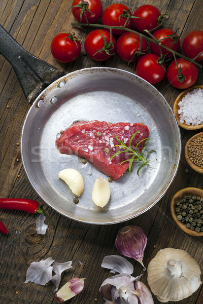 Ausgezeichnet Rindfleisch serviert Gemüse Gewürze Stock foto © BrunoWeltmann
