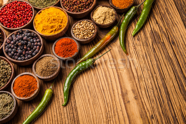 Especias colorido mesa de madera bolos alimentos Foto stock © BrunoWeltmann