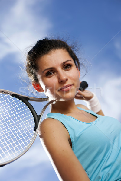 ストックフォト: 美少女 · 笑みを浮かべて · テニスラケット · 小さな · テニスコート · 美しい