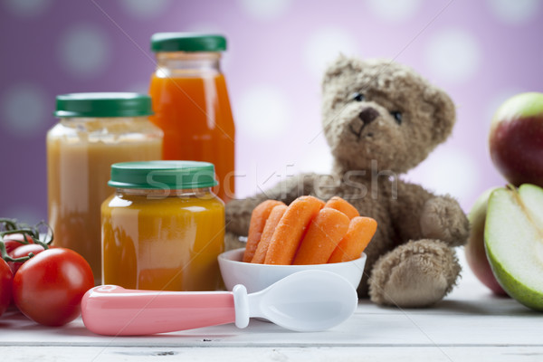 Saine nourriture pour bébés table en bois alimentaire bébé fruits Photo stock © BrunoWeltmann