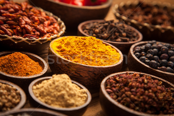 Especias colorido mesa de madera bolos alimentos Foto stock © BrunoWeltmann