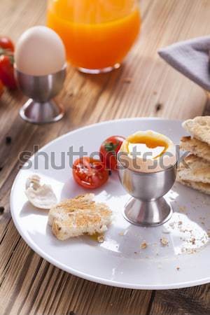 雞蛋 早晨 胡椒 蕃茄 油煎方型小麵包片 果醬 商業照片 © BrunoWeltmann