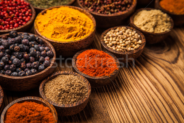 Especias colorido mesa de madera bolos alimentos Foto stock © BrunoWeltmann