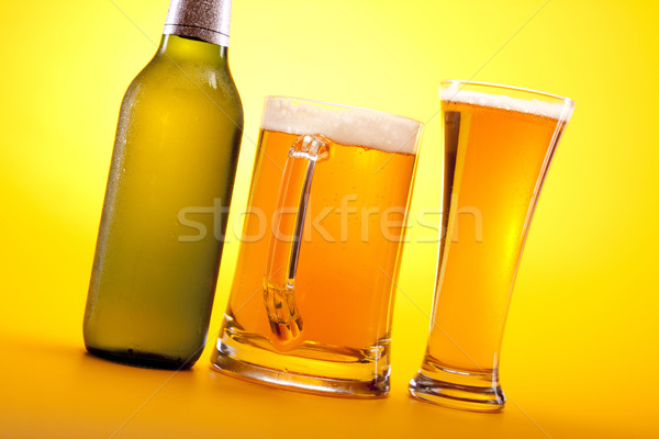 Cerveza amarillo bar botella oro burbujas Foto stock © BrunoWeltmann