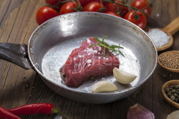 Doskonały wołowiny serwowane warzyw przyprawy Zdjęcia stock © BrunoWeltmann