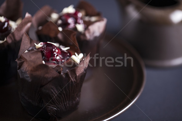 Heerlijk muffins bruin plaat foto Stockfoto © BrunoWeltmann