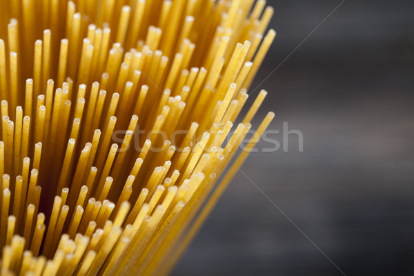 Foto d'archivio: Greggio · spaghetti · pasta · primo · piano · tavolo · in · legno · legno