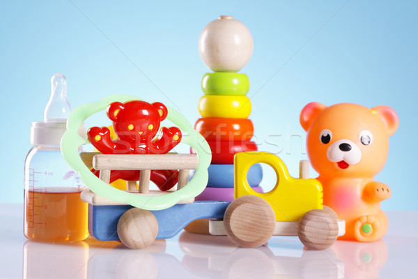 嬰兒玩具 表 背景 樂趣 男孩 商業照片 © BrunoWeltmann