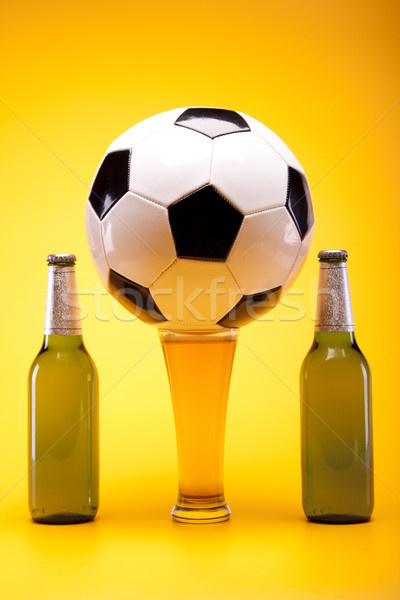 Piwa żółty szkła bar butelki płynnych Zdjęcia stock © BrunoWeltmann