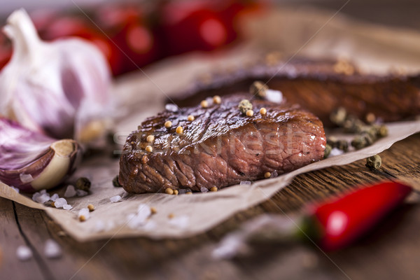 Excelente frito carne de vacuno servido hortalizas especias Foto stock © BrunoWeltmann