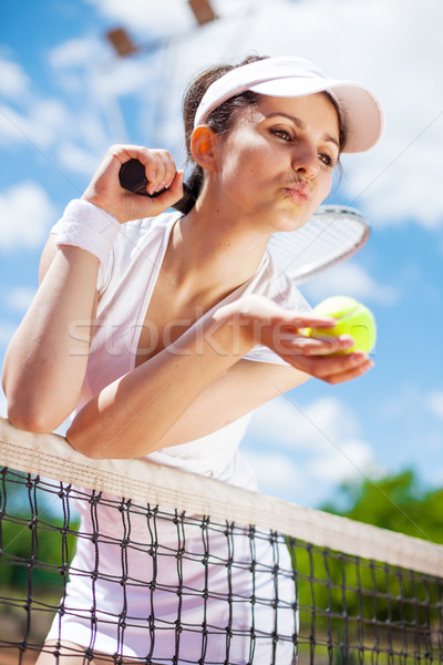 Femminile giocare tennis campo da tennis donna cielo Foto d'archivio © BrunoWeltmann