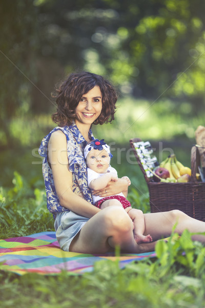 Jóvenes hermosa madre hija manta parque Foto stock © BrunoWeltmann